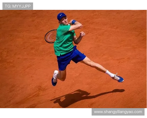 德约因意外打滑担心身体受伤 对阵辛纳比赛健康成为关键因素